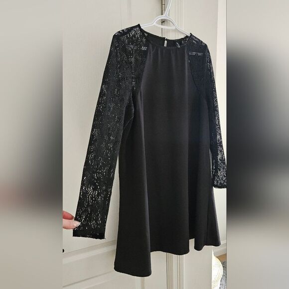 🎁Nwot lace sleeve black dress - Picture 1 of 5